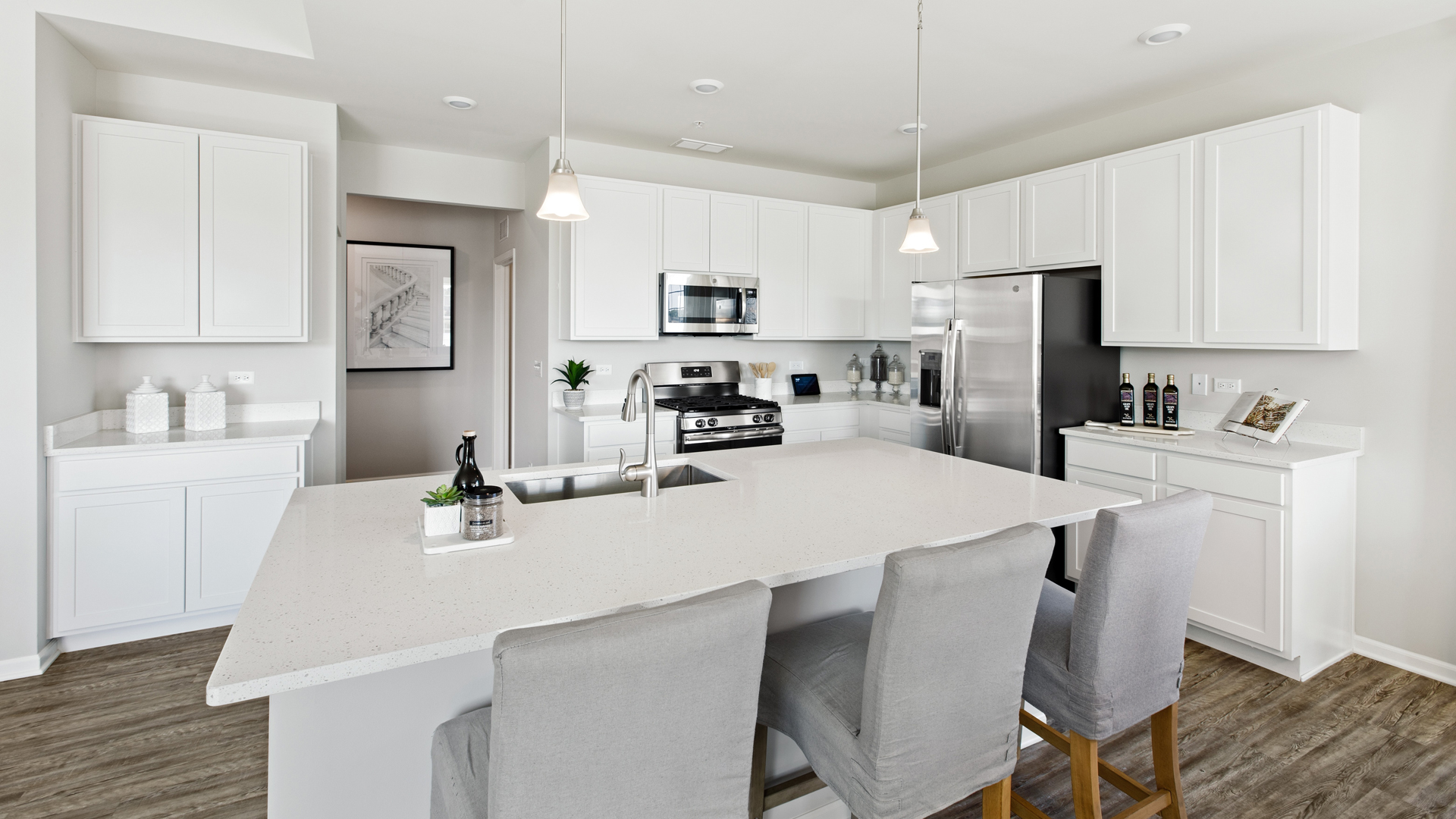 Large kitchen with breakfast bar